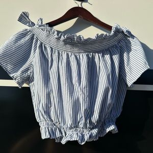 NWT Seersucker off shoulder Crop top, Size Medium,
